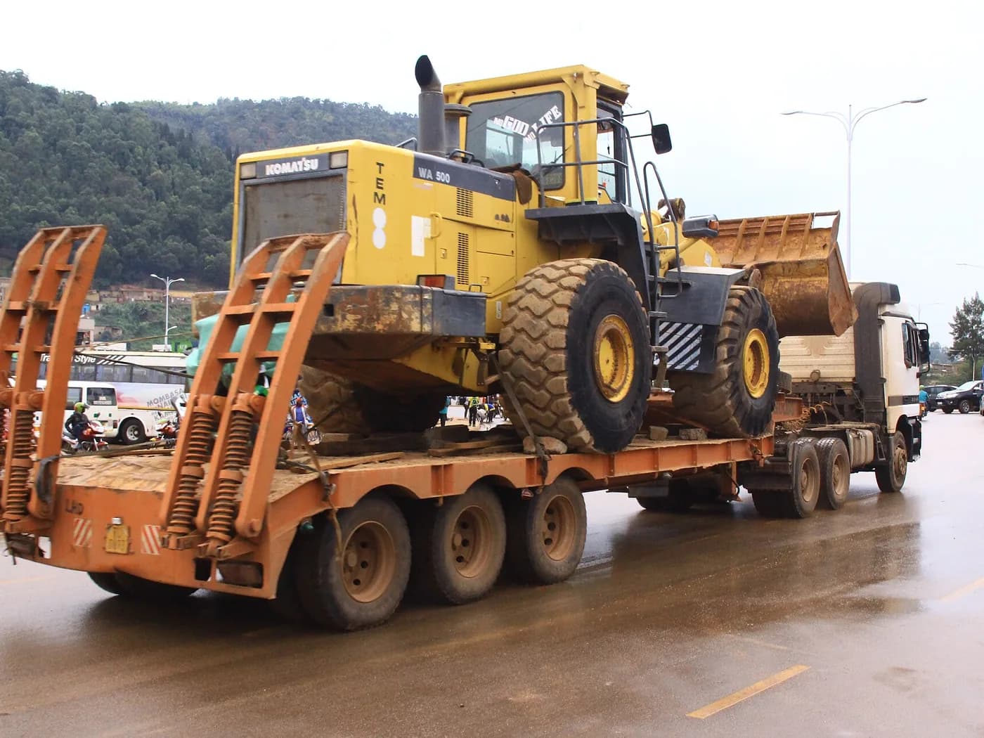 Cobalt C50 hydraulic-widening lowbed — representative photograph
