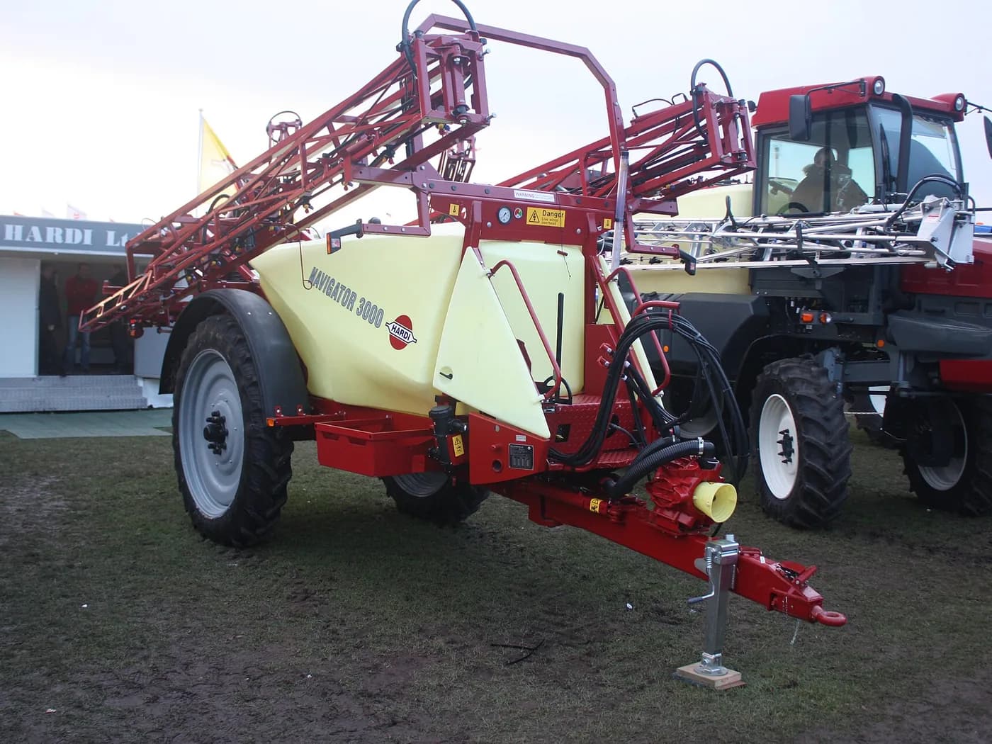 Jacto Columbia AM14E boom sprayer, 2 000 L / 14 m — representative photograph
