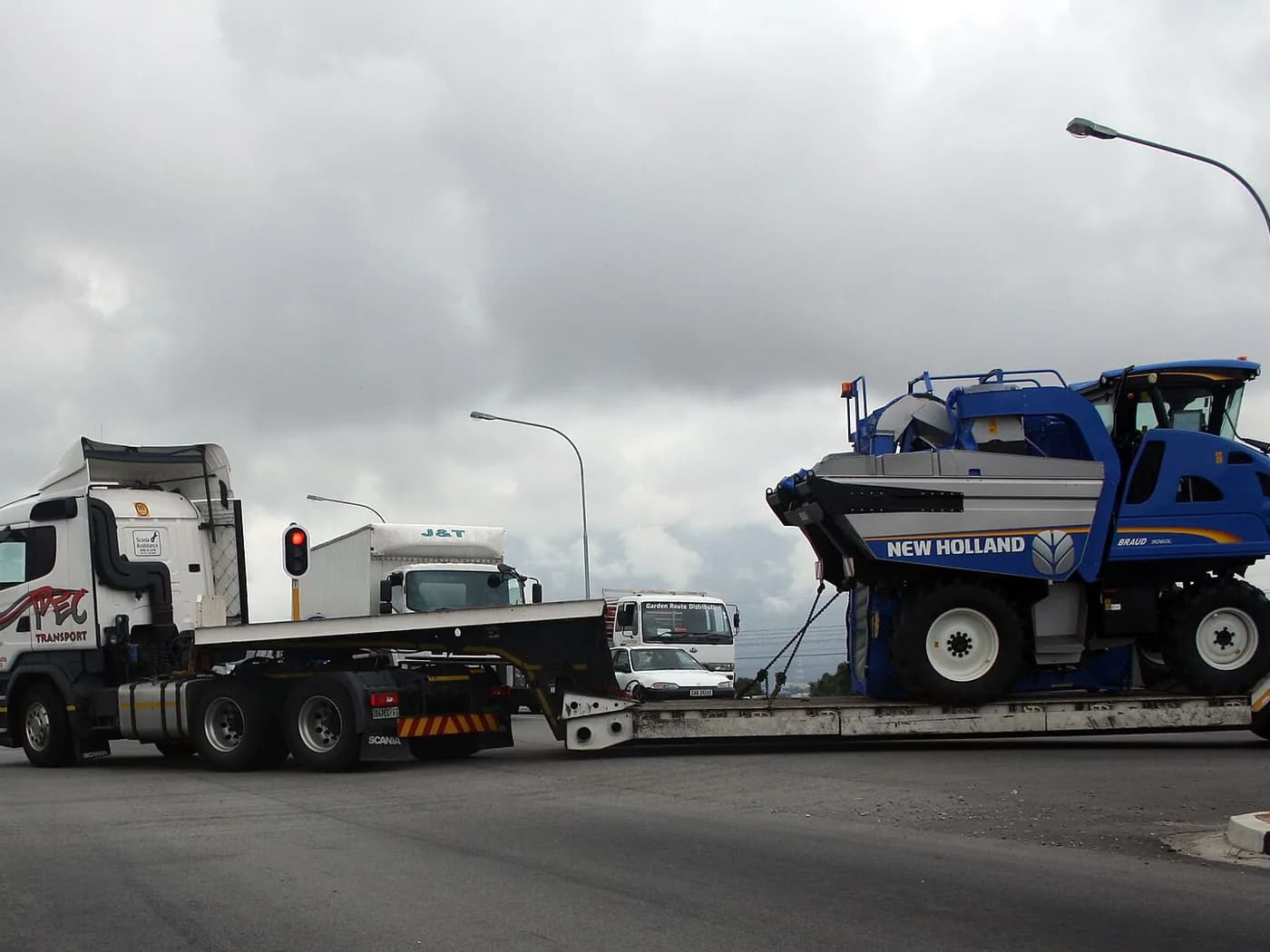 Paramount tri-axle stepdeck lowbed — representative photograph