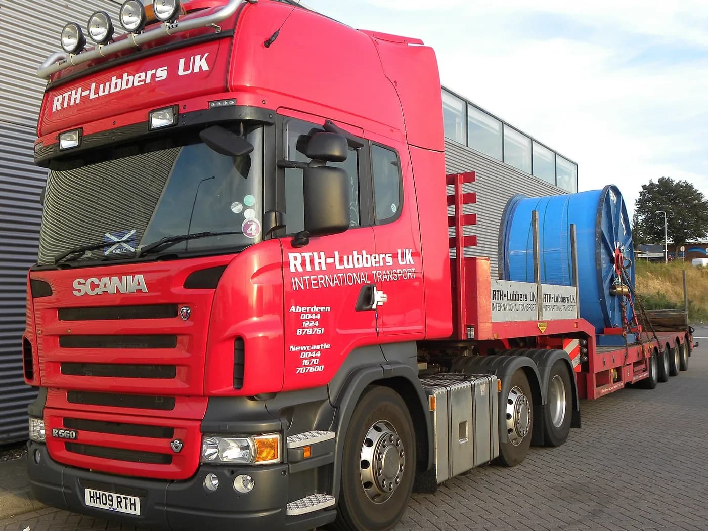 Scania R 560 6×4 with Cobalt C50 widening lowbed — representative photograph